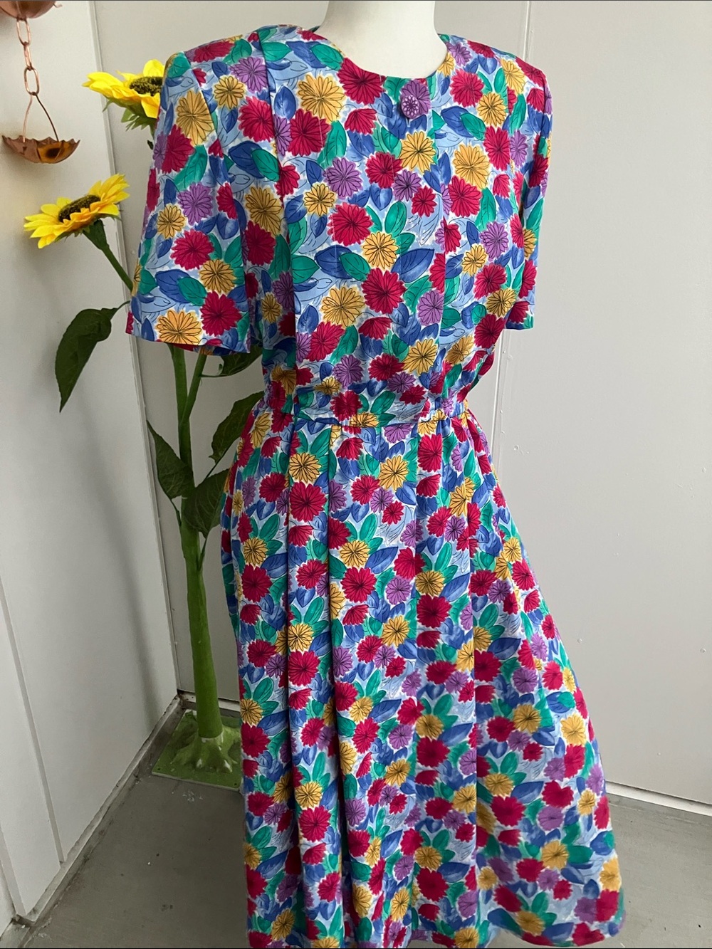 Vintage 80s 90s Bold Vibrant Multicolor Floral Print Button Up Fit & Flare Dress